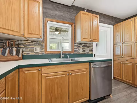 Kitchen - 94 Evergreen Dr, Hubert, NC 28539 photo 4 of 4