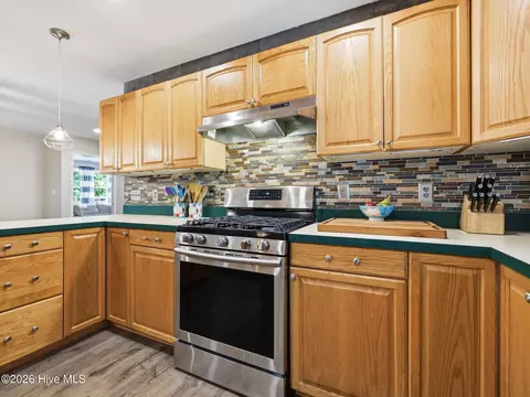 Kitchen - 94 Evergreen Dr, Hubert, NC 28539 photo 2 of 4