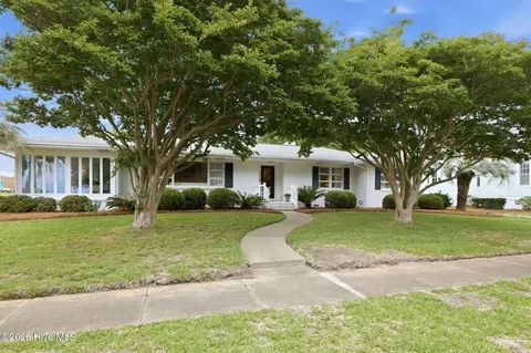2112 Evans St, Morehead City, NC 28557