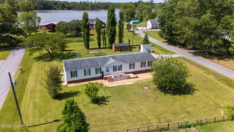 190 Riverview Dr, Hertford, NC 27944