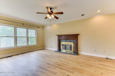 Living - 466 Baker Woods Trl, Martinez, GA 30907 photo 5 of 8