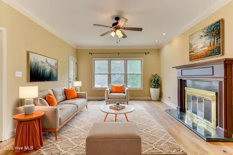 Living - 466 Baker Woods Trl, Martinez, GA 30907 photo 3 of 8