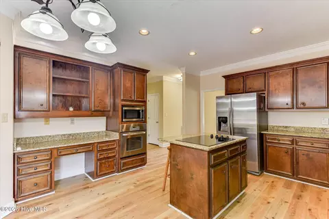 Kitchen - 466 Baker Woods Trl, Martinez, GA 30907 photo 5 of 7