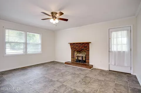 Living - 310 Black St, Thomson, GA 30824 photo 3 of 6