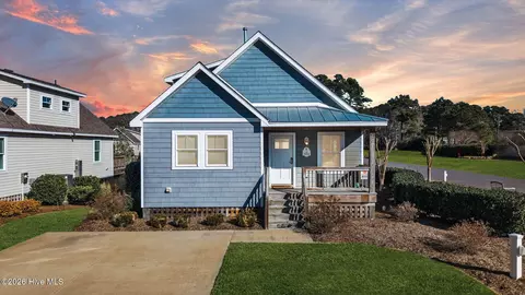 107 Masters Dr, Powells Point, NC 27966