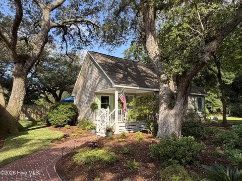 313 E Brown St #G, Southport, NC 28461