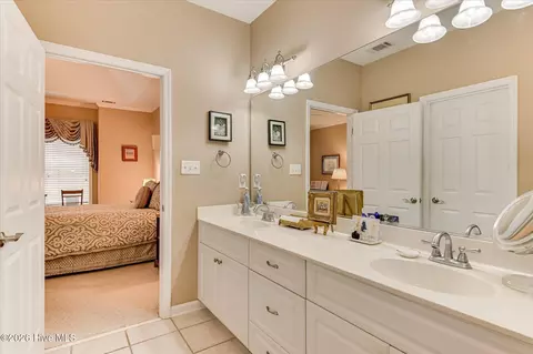 Bath - 1502 Amberley Dr, Evans, GA 30809 photo 3 of 5