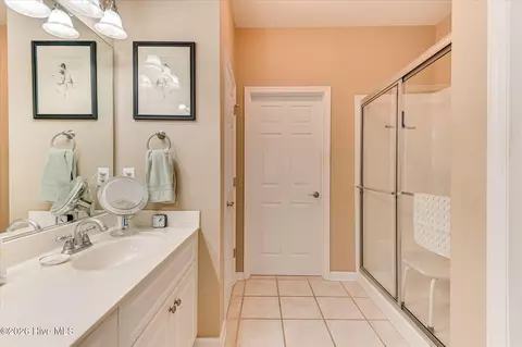 Bath - 1502 Amberley Dr, Evans, GA 30809 photo 2 of 5