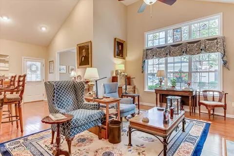 Living - 1502 Amberley Dr, Evans, GA 30809 photo 2 of 3