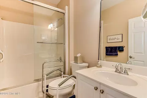 Bath - 1502 Amberley Dr, Evans, GA 30809 photo 4 of 5