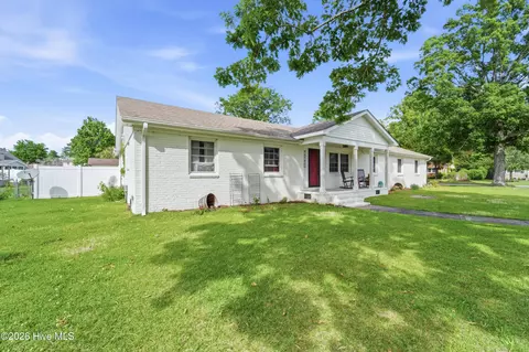 301 King Richard Ct, Jacksonville, NC 28546