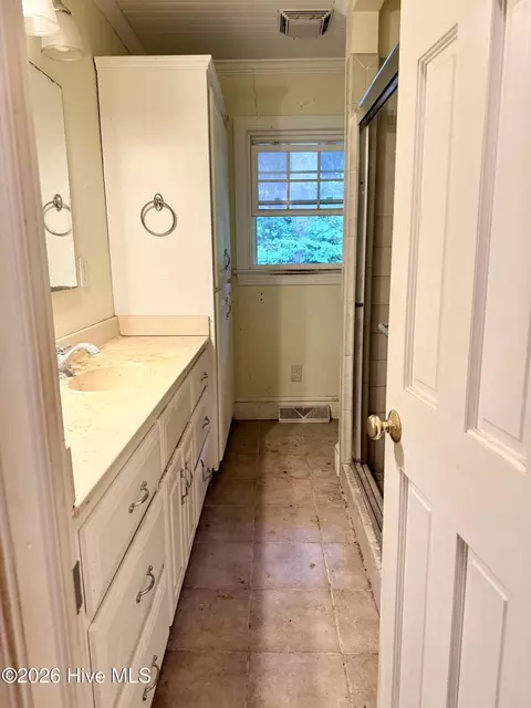 Bath - 764 Nc-231, Spring Hope, NC 27882 photo 2 of 2