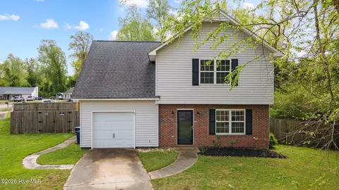 408 Estate Dr, Jacksonville, NC 28540