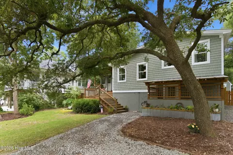 101 SE 23rd St, Oak Island, NC 28465