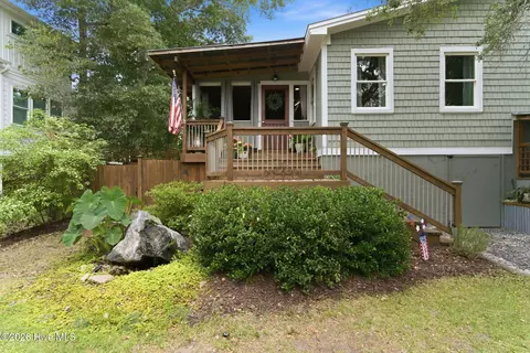 101 SE 23rd St, Oak Island, NC 28465