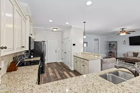 Kitchen - 338 Buxton Ln, Evans, GA 30809 photo 2 of 3