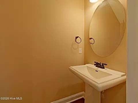 Bath - 3005 Pointewest Dr, Augusta, GA 30909 photo 3 of 3