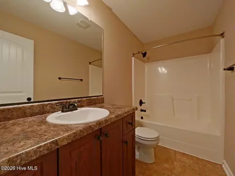 Bath - 3005 Pointewest Dr, Augusta, GA 30909 photo 2 of 3