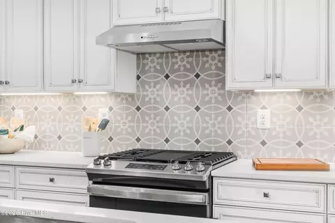 Kitchen - 222 Roberta, Moyock, NC 27958 photo 5 of 6