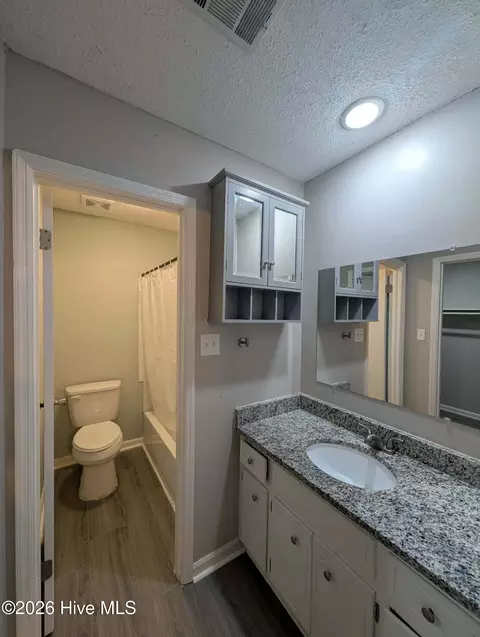 Bath - 3522 Stoney Brook Rd, Augusta, GA 30906 photo 2 of 4