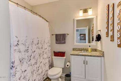Bath - 984 Bartram Rdg, Evans, GA 30809 photo 6 of 9