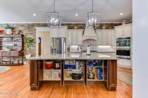 Kitchen - 984 Bartram Rdg, Evans, GA 30809 photo 3 of 10
