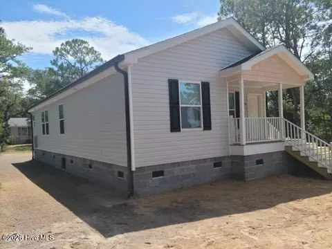 113 Pecan Ave, Lake Waccamaw, NC 28450