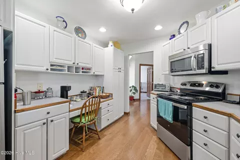 Kitchen - 856 Wide Waters Dr, Bath, NC 27808 photo 2 of 3