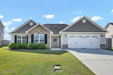 105 Cavalier Dr, Jacksonville, NC 28546