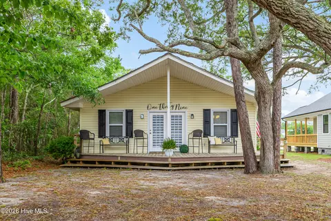 139 NE 39th St, Oak Island, NC 28465