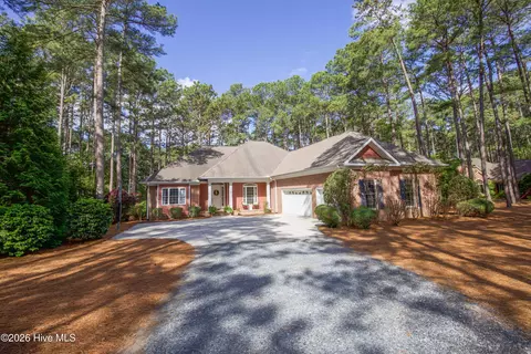 16 Montrose Ct, Pinehurst, NC 28374