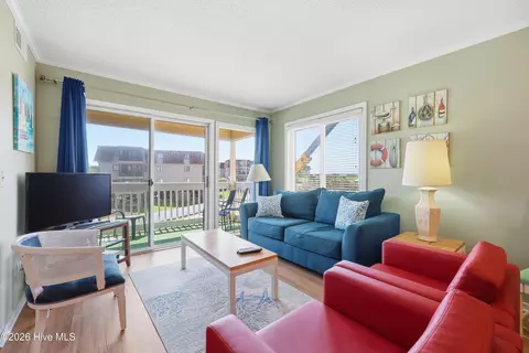 Living - 1904 E Fort Macon Rd #252, Atlantic Beach, NC 28512 photo 3 of 4