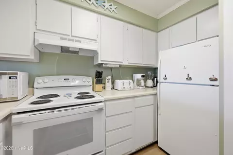 Kitchen - 1904 E Fort Macon Rd #252, Atlantic Beach, NC 28512 photo 4 of 4