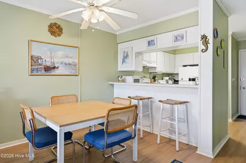 Dining - 1904 E Fort Macon Rd #252, Atlantic Beach, NC 28512 photo 4 of 4
