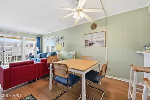 Dining - 1904 E Fort Macon Rd #252, Atlantic Beach, NC 28512 photo 2 of 4