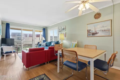 Dining - 1904 E Fort Macon Rd #252, Atlantic Beach, NC 28512 photo 1 of 4