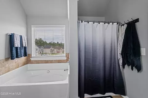 Bath - 2758 Huntcliffe Dr, Augusta, GA 30909 photo 2 of 3