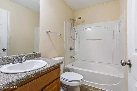 Bath - 502 Violet St, Thomson, GA 30824 photo 4 of 4