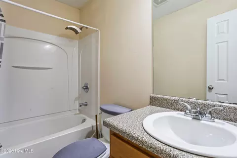 Bath - 502 Violet St, Thomson, GA 30824 photo 3 of 4