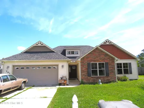 702 Ashley Meadow Ln, Jacksonville, NC 28546