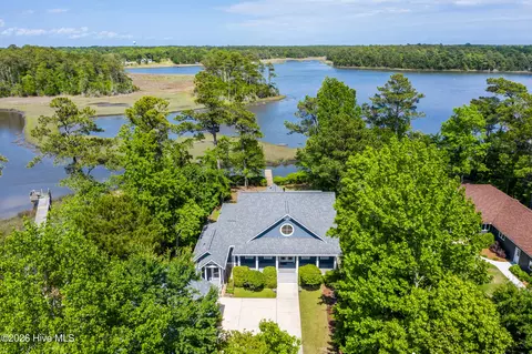 1469 Royal Tern Dr, Hampstead, NC 28443