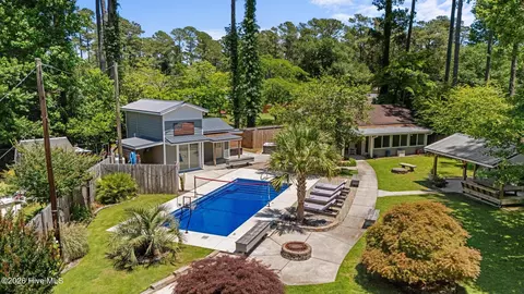 621 Decatur Dr, Wilmington, NC 28403