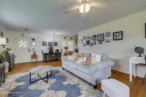 Living - 1002 Eustis Dr, Augusta, GA 30904 photo 2 of 2