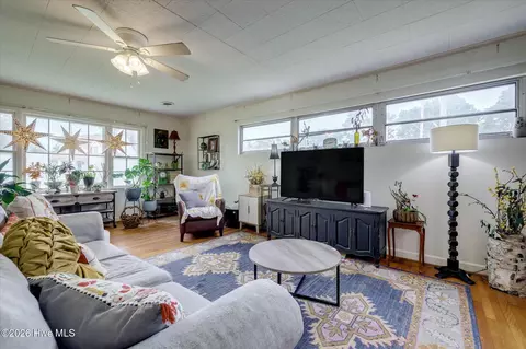 Living - 1002 Eustis Dr, Augusta, GA 30904 photo 1 of 2