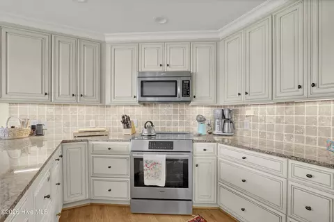 Kitchen - 650 Red Fox Trl, Hampstead, NC 28443 photo 2 of 4