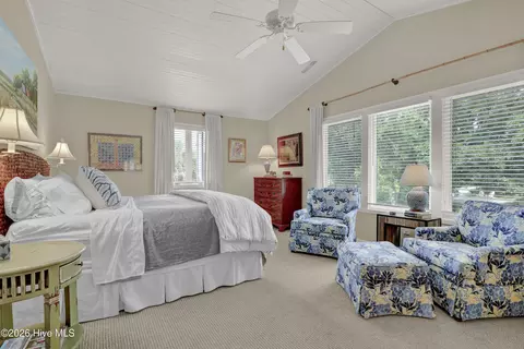 Bedroom - 650 Red Fox Trl, Hampstead, NC 28443 photo 5 of 10