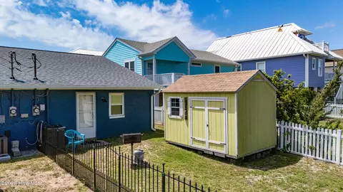 Exterior - 207 E Terminal Blvd, Atlantic Beach, NC 28512 photo 5 of 10