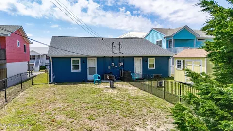 Exterior - 207 E Terminal Blvd, Atlantic Beach, NC 28512 photo 4 of 10