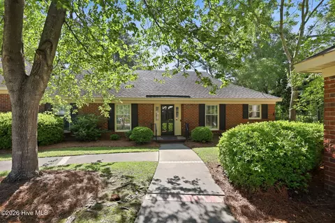 813 Greenbriar Rd, Kinston, NC 28501