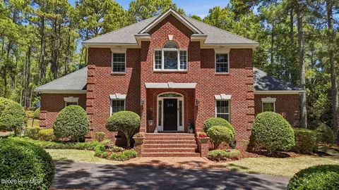 216 Plantation Dr, Southern Pines, NC 28387